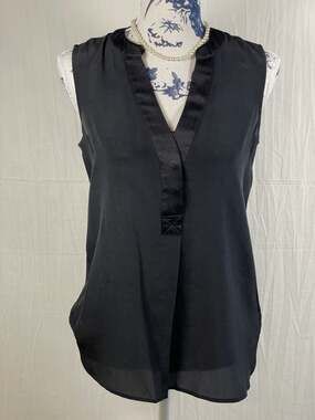 Banana Republic 100% Silk Sleeveless V-Neck Mixed Media Blouse Black XS